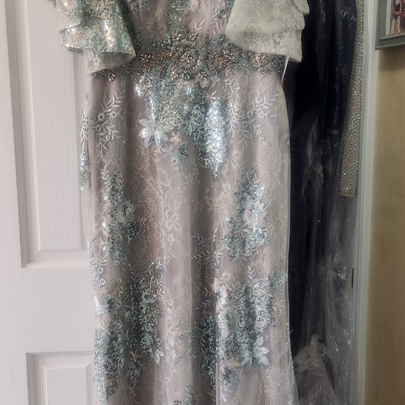 Mac Duggal BELL SLEEVE FLORAL EMBELLISHED GOWN **NOT SAMPLE - Picture 11 of 11